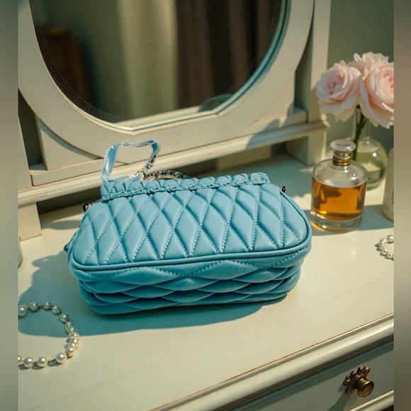 Badgley Mischka vegan leather tiffany blue quilted messenger bag - Picture 6 of 11